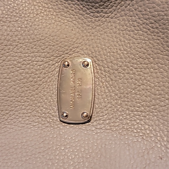 Michael Kors purse - Picture 2 of 7